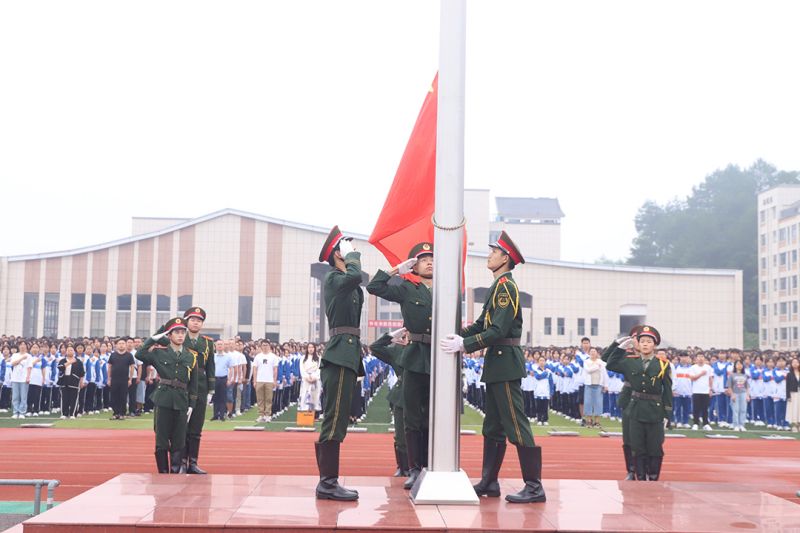 開學(xué)第一課，安全系學(xué)生 ——新晃恒雅高級(jí)中學(xué)開展入學(xué)安全教育活動(dòng)